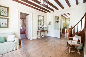 Lecteur de DVD, table de tennis de table