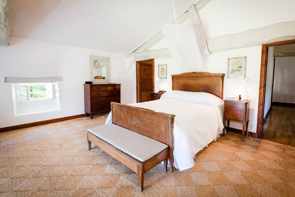 6 chambres, fer et planche à repasser, accès Internet, draps fournis