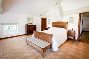 6 عدّة غرف نوم ومكواة/لوح كي وخدمة الإنترنت وملاءات أسرّة