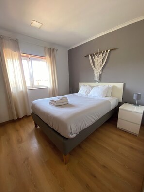 4 chambres, fer et planche à repasser, Wi-Fi gratuit, draps fournis