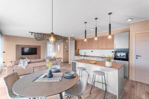 Villa | Private kitchen | Electric kettle, toaster, cookware/dishes/utensils