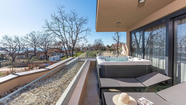 Unclassified image, 1 of 26, button - Apartment in Pula With Sea View and Bubble Bath (Brtonigla)