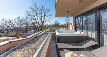 Apartment in Pula With Sea View and Bubble Bath