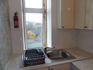 Apartamento estándar, vistas al mar | Cocina privada | Hervidor eléctrico y tostadora