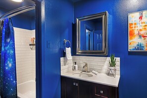 Articles de toilette écologiques, séchoir à cheveux, serviettes fournies