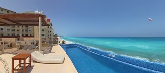 A few meters from the Caribbean Sea