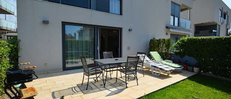 Căn hộ (Two Bedroom Apartment with Terrace) | Ngoại thất