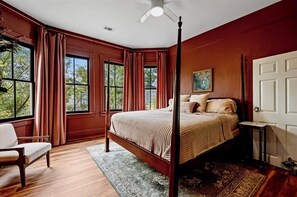 3 Schlafzimmer, Schreibtisch, Bügeleisen/Bügelbrett, WLAN