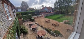 Classic Double or Twin Room, Garden View | Iron/ironing board, free WiFi - The Wheatsheaf Pub West Beckham (Holt)