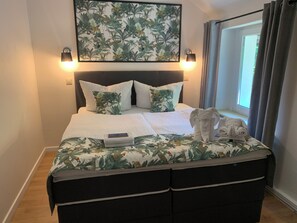 Apartment, Flussblick | 2 Schlafzimmer, Schreibtisch, laptopgeeigneter Arbeitsplatz