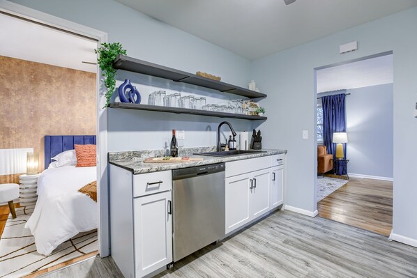 4 habitaciones, escritorio, tabla de planchar con plancha y wifi gratis 