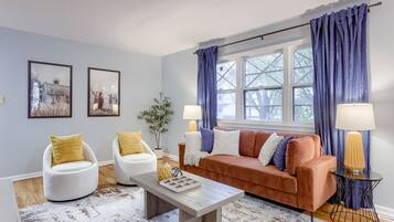 Una Smart TV, un futbolín