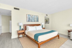 1 Schlafzimmer, Schreibtisch, Bügeleisen/Bügelbrett, Reisekinderbett
