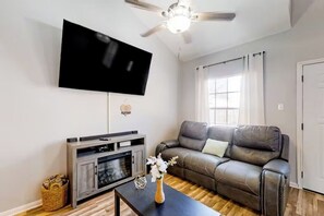 Smart TV, video games - Playstay Houston (Houston)