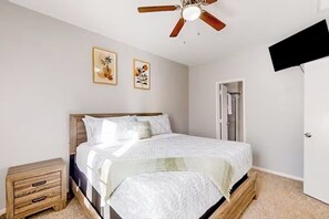 3 bedrooms, iron/ironing board, travel cot, free WiFi - Playstay Houston (Houston)