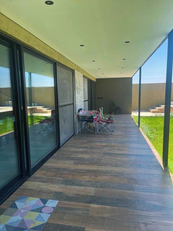 Terrace/patio - Beautiful house for vacation, swimming pool for children and adults. (Rodeo de la Cruz)