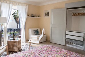 1 chambre, fer et planche Ă repasser, Wi-Fi, draps fournis