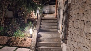 A stone staircase leading up to a building with a stone wall. - MAISON SABINA WITH WONDERFUL LAKE VIEW, HYDROMASSAGE AND PRIVATE GARDEN (BRENZONE SUL GARDA)