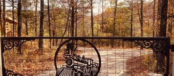 Soothing LOG CABIN in charming Eureka Springs