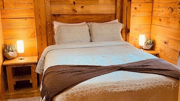 1 bedroom, bed sheets