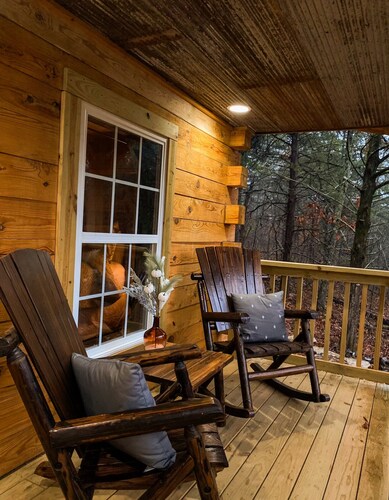 Soothing LOG CABIN in charming Eureka Springs