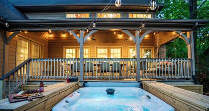 Luxury Home: Outdoor Lounge, Hot tub, FirePit, Family & Pet Friendly