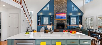 ​Luxury Oasis! Family&Pets, Outdoor-Lounge, F​ire pit, Hot tub