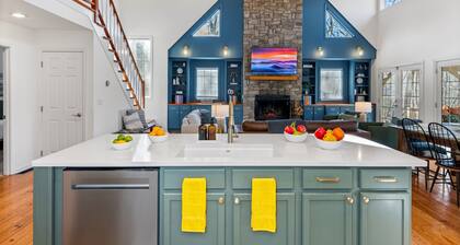 Luxury Oasis! Family&Pets, Outdoor-Lounge, Fire pit, Hot tub