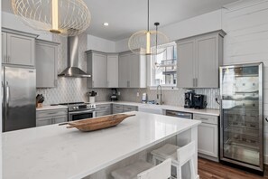 House, Multiple Beds (Palm Paradise) | Private kitchen | Oven, toaster - Palm Paradise (Miramar Beach)