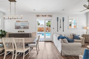 House, Multiple Beds (Palm Paradise) | Interior