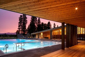 Piscina coperta, una piscina riscaldata