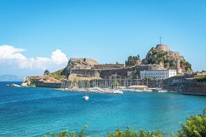 Overlooking a picturesque marina, this coastal town features a historic fort with a rich history and architectural interest.