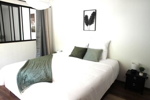 7 Schlafzimmer, Schreibtisch, Bügeleisen/Bügelbrett, kostenloses WLAN
