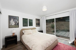 2 bedrooms, desk, free WiFi, bed sheets