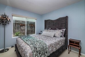 4 chambres, bureau, Wi-Fi gratuit, draps fournis