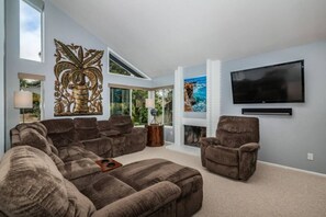 Smart TV, fireplace, ping pong