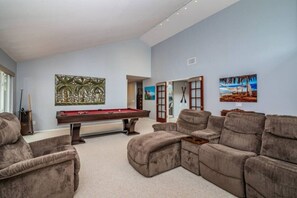Games room - Enci Rental - Pool Table, BBQ, 10 MinsTo Beach (Encinitas)