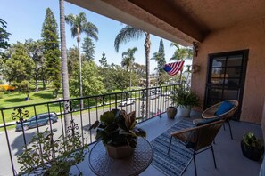 Terrace/patio - On Orange Ave - With Pool - Across From Park (Coronado)