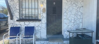 Cozy 2-bedroom apartment 3 mins away from
Tampa Int’l airport 