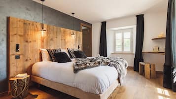 Soundproofing, free WiFi