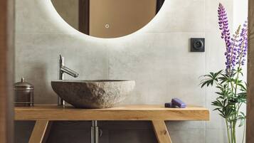 Superior Suite | Bathroom