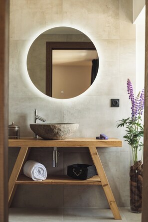 Superior Suite | Bathroom