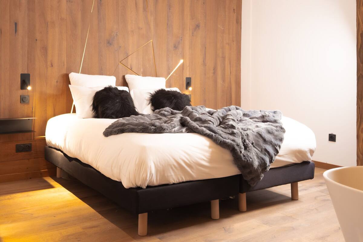 Gallery Double Room | 1 bedroom, soundproofing, free WiFi