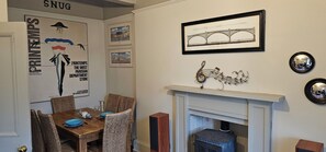 Leilighet – standard, delvis sjøutsikt | Spiseområde på rommet