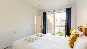 1 bedroom, desk, iron/ironing board, Internet