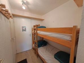 WiFi - 200m from shops, 6th floor, view mountain, balcony, tv, ski locker, 22m², Les 2 Alpes (Les Deux Alpes)