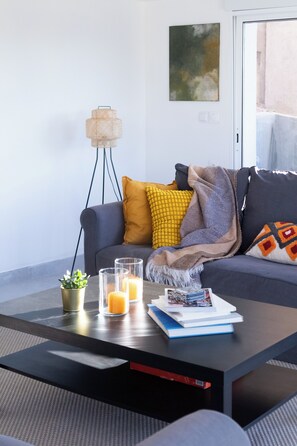 Smart-tv, boeken en een stereo