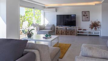 TV connectée, livres, chaßne hi-fi