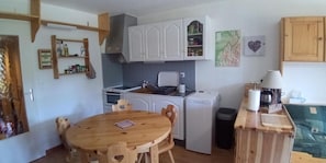 Réfrigérateur, micro-ondes, four, cafetière/bouilloire