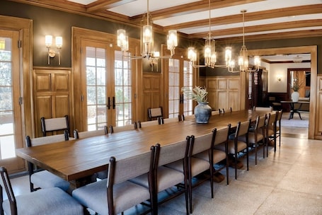 Dining. Edgemoor Estate - 11 Bed/6.5 Bath (Sleeps 28) - Heated Pool Jacuzzi Beach